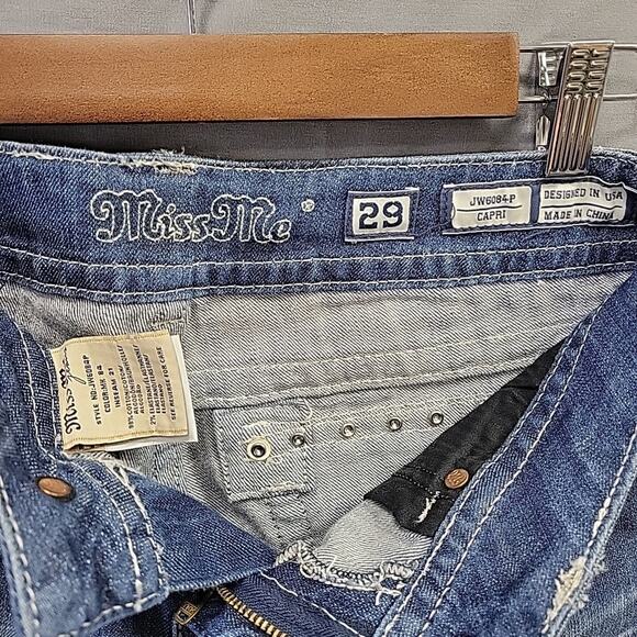 miss me jeans 29 JW5824P Cuffed Capri Embellished 21"Inseam Sparkling Butt Blue - Picture 2 of 11